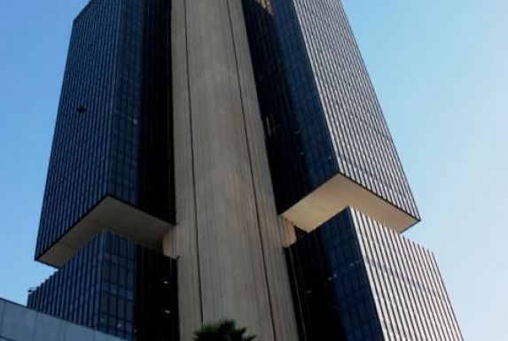 Copom inicia hoje reunião para definir taxa de juros; Selic pode cair para 9,25%